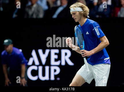 Prag, Tschechische Republik. 22 Sep, 2017. Deutsche Tennisspieler ALEXANDER ZVEREV (Team Europe) Gesten während des Dritten singles Match innerhalb der ersten Ausgabe des Laver Cup Turnier in Prag, Tschechische Republik, am 22. September 2017. Quelle: Vit Simanek/CTK Photo/Alamy leben Nachrichten Stockfoto