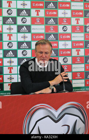 Belfast, Irland. 25 Sep, 2017. Nationale Fußball-Stadion im Windsor Park von Belfast Nordirland, Irland. 25 Sep, 2017. Nordirland Manager Michael O'Neill nannte seine Mannschaft heute für die kommenden WM-Qualifikationsspiele gegen Deutschland (05.10.17) und Norwegen (08/10/17). Es wurden zwei neue Spieler in der Gruppe genannt - Jordanien Jones (Kilmarnock) und George Saville (millwall). Quelle: David Hunter/Alamy leben Nachrichten Stockfoto