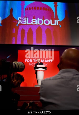 Brighton, uk. 25 Sep, 2017. John MCDONNELL der Schatten der Schatzkanzler seine Rede auf dem Labour-Parteitag in Brighton Center heute: Simon dack/alamy leben Nachrichten Stockfoto