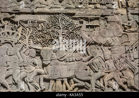 Darstellung, Ramayana Epos, Bas-Relief Schnitzereien, in Bayon Tempel, Angkor Thom, Angkor, Siem Reap, Kambodscha Stockfoto