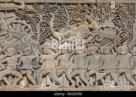 Darstellung, Ramayana Epos, Bas-Relief Schnitzereien, in Bayon Tempel, Angkor Thom, Angkor, Siem Reap, Kambodscha Stockfoto