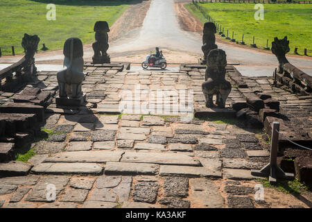 Gehweg auf der Elephant Terrace, Angkor Thom, Angkor Archaeological Park, Siem Reap, Kambodscha Stockfoto