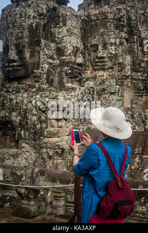 Tourist, in Bayon Tempel, Angkor Thom, Angkor, Siem Reap, Kambodscha Stockfoto