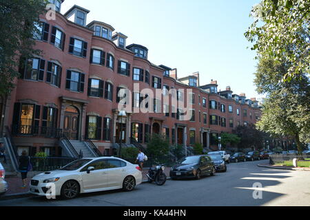 Brick Bund und viktorianischen Bow fronted Reihenhäuser und historischen Hotels in Boston's Iconic South End Nachbarschaft, New England, USA Stockfoto