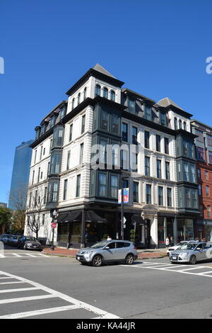 Brick Bund und viktorianischen Bow fronted Reihenhäuser und historischen Hotels in Boston's Iconic South End Nachbarschaft, New England, USA Stockfoto