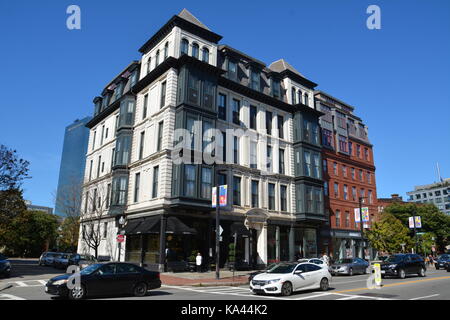 Brick Bund und viktorianischen Bow fronted Reihenhäuser und historischen Hotels in Boston's Iconic South End Nachbarschaft, New England, USA Stockfoto