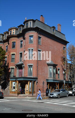 Brick Bund und viktorianischen Bow fronted Reihenhäuser und historischen Hotels in Boston's Iconic South End Nachbarschaft, New England, USA Stockfoto