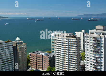 Vancouver, Kanada. Luftaufnahme der Gewässer der English Bay und des West End Viertels von Vancouver, British Columbia. Stockfoto