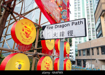 HONG KONG, Hong Kong SAR, China. 14. September 2016. Im 19. Jahrhundert, die Leute von Tai Hang begann die Durchführung einer Dragon Dance Ein Lauf von Bad l zu stoppen Stockfoto