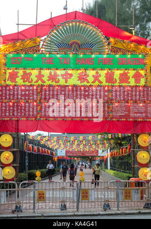 HONG KONG, Hong Kong SAR, China. 14. September 2016. Im 19. Jahrhundert, die Leute von Tai Hang begann die Durchführung einer Dragon Dance Ein Lauf von Bad l zu stoppen Stockfoto