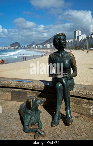 Statue des brasilianischen Schriftsteller Clarice Lispector, Leme Strand, Copacabana, Rio de Janeiro, Brasilien, Südamerika Stockfoto