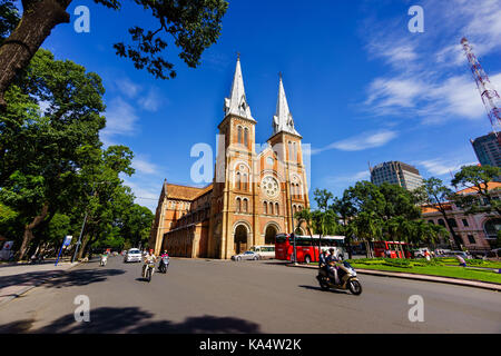 Kathedrale Notre Dame (Vietnamesisch: Nha Tho Duc-Ba), Build 1883 in Ho Chi Minh City, Vietnam. Die Kirche ist von französischen Kolonisten gegründet. Stockfoto