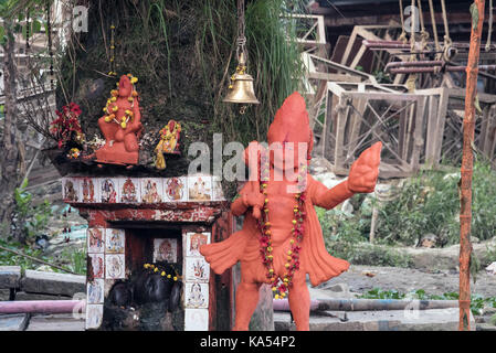 Hanuman Tempel unter Baum, babughat, Kolkata, West Bengal, Indien, Asien Stockfoto