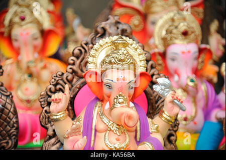 Lord Ganesh Statue für Verkauf, Mumbai, Maharashtra, Indien, Asien Stockfoto