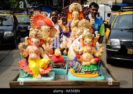 Lord Ganesh Statue auf Handwagen, Mumbai, Maharashtra, Indien, Asien Stockfoto