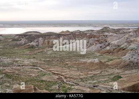 Steppe Felsen bei Sonnenuntergang. Kasachstan. Mangistau Region. Stockfoto