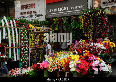 Künstliche Blumenladen auf Straße, Mumbai, Maharashtra, Indien, Asien Stockfoto