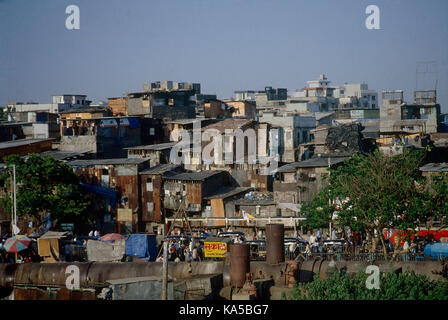 Slumgebiet in Bandra, Mumbai, Maharashtra, Indien, Asien Stockfoto