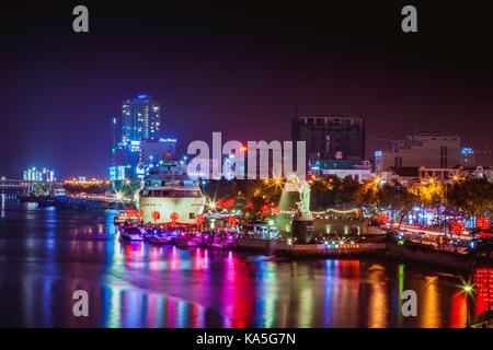 DA Nang, Vietnam - 19. MÄRZ 2017: Landschaft Nachtansicht bei Da Nang, Vietnam Stockfoto