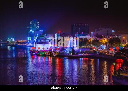 DA Nang, Vietnam - 19. MÄRZ 2017: Landschaft Nachtansicht bei Da Nang, Vietnam Stockfoto