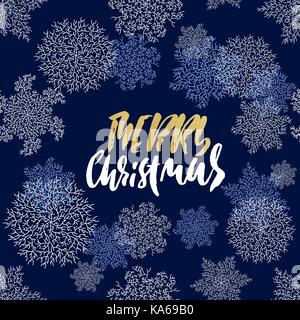 Frohe Weihnachten handgeschriebene Gold und weiße Schrift auf dunkelblauem Hintergrund. Vector Illustration. Schneeflocken winter Muster. EPS 10. Stock Vektor