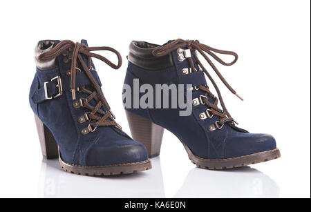 Paar navy blue Ankle Boots, auf weißem Hintergrund Stockfoto