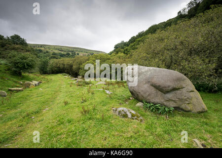 Snowdonia National Park drei Streams Llanfairfechan Teirydl Valley Road North Wales große Dichtung wie Rock. Stockfoto