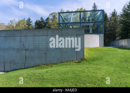 Äußere der Kapelle auf dem Wasser, entworfen vom berühmten japanischen Architekten Tadao Ando, in Tomamu, Hokkaido, Japan Stockfoto