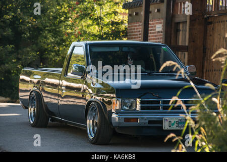 Chabarowsk, Russland - 28. August 2016: Auto Nissan Datsun Pickup Truck auf der Straße, um das Haus Stockfoto