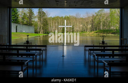 Kapelle auf dem Wasser, entworfen von dem japanischen Architekten Tadao Ando, in Tomamu, Hokkaido, Japan Stockfoto