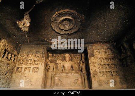 Buddhistische Tempel, die in den Felsen gebohrt in der ellora Stadt in Indien, Maharashtra, Indien (Unesco) Stockfoto