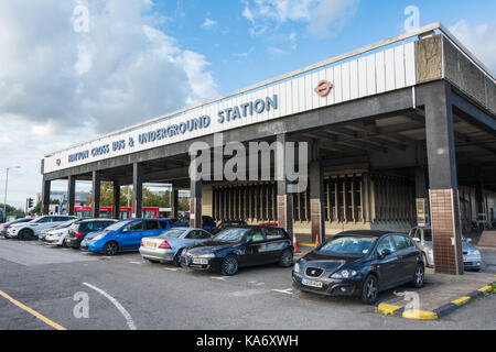 Hatton Cross U-Bahn Station, in der Nähe der Flughafen Heathrow mit dem Heathrow Zweig der die Piccadilly-Linie der Londoner U-Bahn. Stockfoto