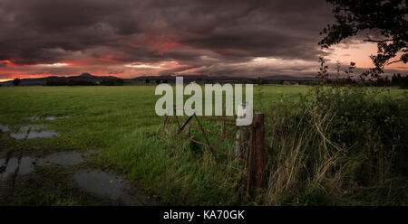 Der Blick von der Brücke von Frew in Richtung Ben Lomond über die Forth Valley. Es war ein atemberaubender Sonnenuntergang hatten wir für ein paar Fotos zu stoppen! Stockfoto
