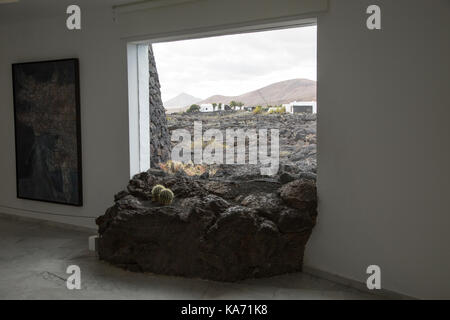 Fenster-Lava flow Fundación César Manrique, Taro de Tahíche, Lanzarote, Kanarische Inseln, Spanien Stockfoto