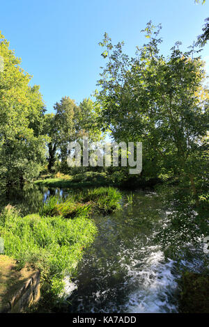 Sommer Warmington Wassermühle, Fluss Nene, Warmington Dorf, Grafschaft Northamptonshire, England, Großbritannien Stockfoto