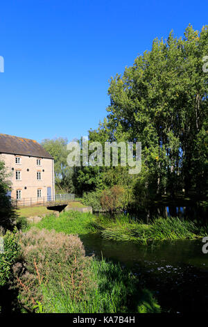 Sommer Warmington Wassermühle, Fluss Nene, Warmington Dorf, Grafschaft Northamptonshire, England, Großbritannien Stockfoto