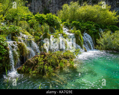Kleiner Wasserfall, Nationalpark Plitvicer Seen, Plitvicka Jezera, Lika-Senj, Kroatien Stockfoto
