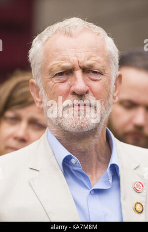 Der Führer der Jeremy Corbyn hält eine öffentliche Kundgebung in Coatbridge bei einem Besuch in Schottland. Mit: Jeremy Corbyn Wo: Coatbridge, Großbritannien Wann: 25 Aug 2017 Quelle: WENN.com Stockfoto