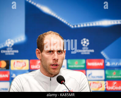 Istanbul, Türkei. 25 Sep, 2017. Leipziger Torwart Peter Gulacsi spricht auf einer Pressekonferenz in Istanbul, Türkei, 25. September 2017. RB Leipzig spielt gegen Besiktas Istanbul in der Champions League gruppenphase am 26. September 2017. Kredite: Jan Woitas/dpa-Zentralbild/dpa/Alamy leben Nachrichten Stockfoto