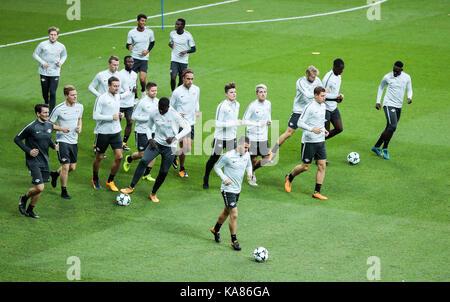 Istanbul, Türkei. 25 Sep, 2017. Leipziger Spieler nehmen im letzten Training Session in der Vodafone Arena in Istanbul, Türkei, 25. September 2017. RB Leipzig spielt gegen Besiktas Istanbul in der Champions League gruppenphase am 26. September 2017. Kredite: Jan Woitas/dpa-Zentralbild/dpa/Alamy leben Nachrichten Stockfoto