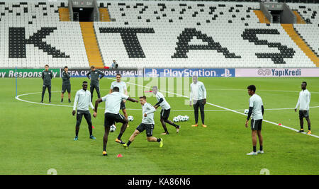 Istanbul, Türkei. 25 Sep, 2017. Leipziger Spieler nehmen im letzten Training Session in der Vodafone Arena in Istanbul, Türkei, 25. September 2017. RB Leipzig spielt gegen Besiktas Istanbul in der Champions League gruppenphase am 26. September 2017. Kredite: Jan Woitas/dpa-Zentralbild/dpa/Alamy leben Nachrichten Stockfoto