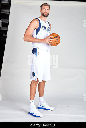 September 25, 2017: Dallas Mavericks Jeff Whitey #17 stellt während der Dallas Mavericks Medien Tag im American Airlines Center in Dallas, TX statt Stockfoto