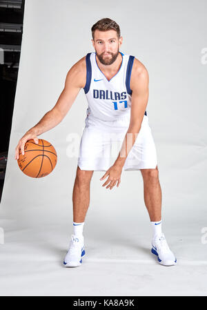 September 25, 2017: Dallas Mavericks Jeff Whitey #17 stellt während der Dallas Mavericks Medien Tag im American Airlines Center in Dallas, TX statt Stockfoto