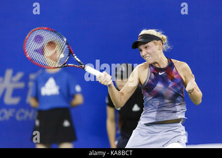 Wuhan, China. 25 Sep, 2017. (Redaktionelle Verwendung. CHINA). Chinesische tennis player Zhang Shuai Niederlagen kroatische Tennisspieler Donna Vekic 2-1 am 2017 WTA Wuhan Öffnen in Wuhan, Zentralchina Provinz Hubei. Credit: SIPA Asien/ZUMA Draht/Alamy leben Nachrichten Stockfoto