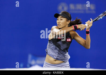 Wuhan, China. 25 Sep, 2017. (Redaktionelle Verwendung. CHINA). Chinesische tennis player Zhang Shuai Niederlagen kroatische Tennisspieler Donna Vekic 2-1 am 2017 WTA Wuhan Öffnen in Wuhan, Zentralchina Provinz Hubei. Credit: SIPA Asien/ZUMA Draht/Alamy leben Nachrichten Stockfoto