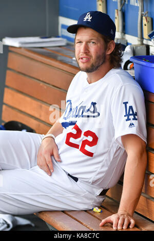 Los Angeles, Kalifornien, USA. 4. Sep 2017. Clayton Kershaw (Schwindler) MLB: Clayton Kershaw der Los Angeles Dodgers sitzt im Dugout während unten im ersten Inning der Major League Baseball Spiel gegen die Arizona Diamondbacks im Dodger Stadium Los Angeles, Kalifornien, Vereinigte Staaten. Credit: Hiroaki Yamaguchi/LBA/Alamy leben Nachrichten Stockfoto