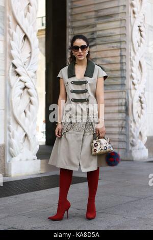 Blogger Tamara Kalinic posing außerhalb des Stella Jean Runway Show in Mailand auf der Modewoche - Sept. 24, 2017 - Foto: Start- und Landebahn Manhattan/Valentina Ranieri *** Für die redaktionelle Nutzung nur*** | Verwendung weltweit Stockfoto