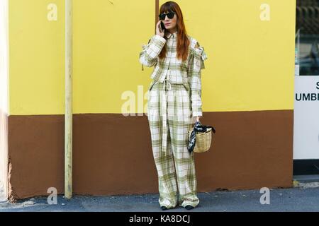 Blogger Daniela Zuccotti posing außerhalb des Marni Runway Show in Mailand auf der Modewoche - Sept. 24, 2017 - Foto: Start- und Landebahn Manhattan/Gnade Lunn *** Für die redaktionelle Nutzung nur*** | Verwendung weltweit Stockfoto