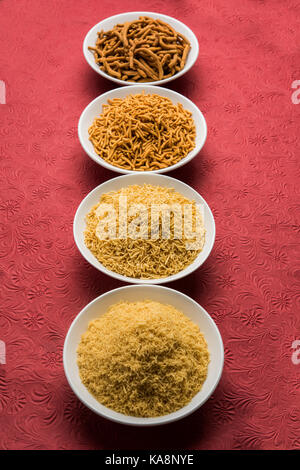 Foto der Sev Namkeen Food Collection Aloo Sev auch bekannt als namkin und nimco Eine beliebte scharfe herzhaften Snack aus Kartoffelpüree, kichererbse Flo Stockfoto