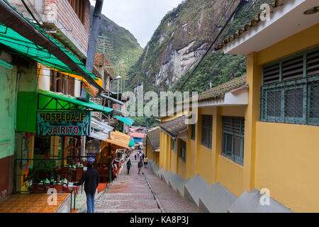 Straße in Machu Picchu Pueblo (Aguas Calientes). Peru. Stockfoto